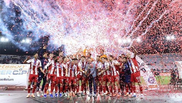 Olympiakos Yusuf Yazıcıyla kupaya uzandı, Yunan basını manşetlerine taşıdı