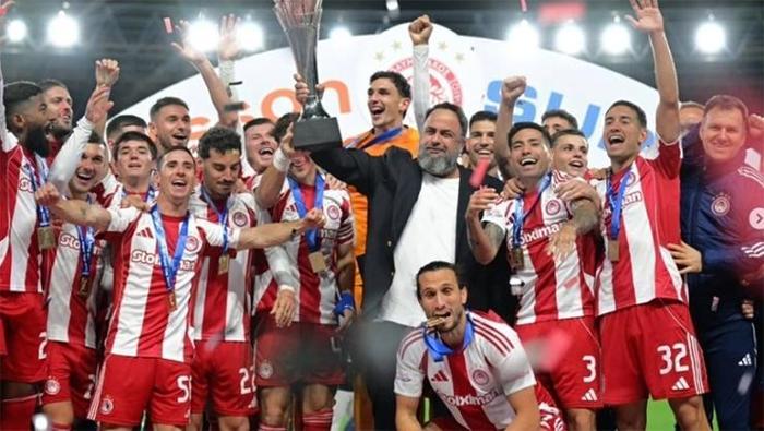 Olympiakos Yusuf Yazıcıyla kupaya uzandı, Yunan basını manşetlerine taşıdı