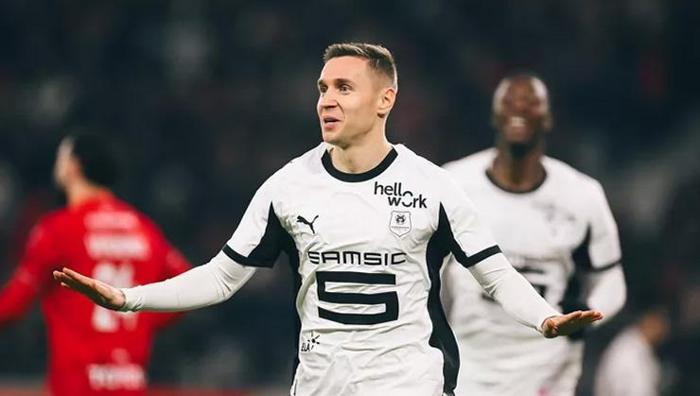 Eski Galatasaraylı Frankowskiden çıldırtan gol sevinci Fransayı karıştıran hareket: Sahadaki patron