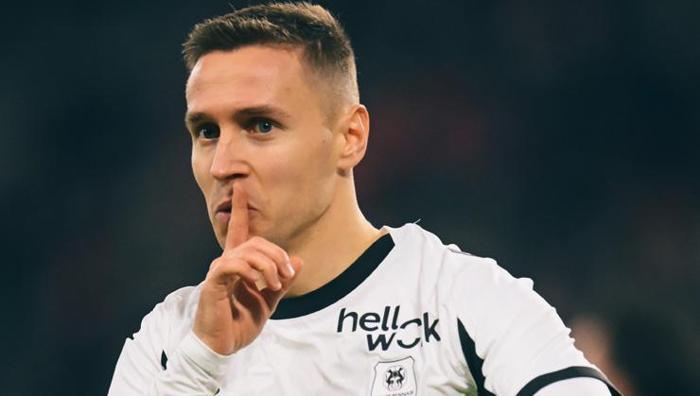 Eski Galatasaraylı Frankowskiden çıldırtan gol sevinci Fransayı karıştıran hareket: Sahadaki patron