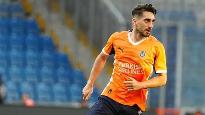 Ömer Faruk Beyaz (Orta saha) Başakşehir -> Erokspor