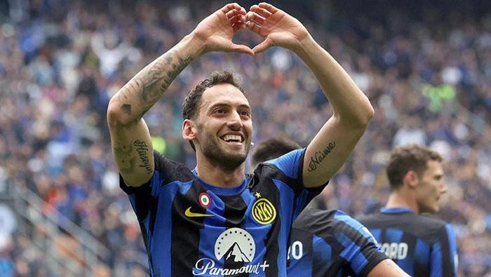 Galatasarayda Hakan Çalhanoğlu için tarih netleşti Transferde yine, yeniden masaya oturuluyor