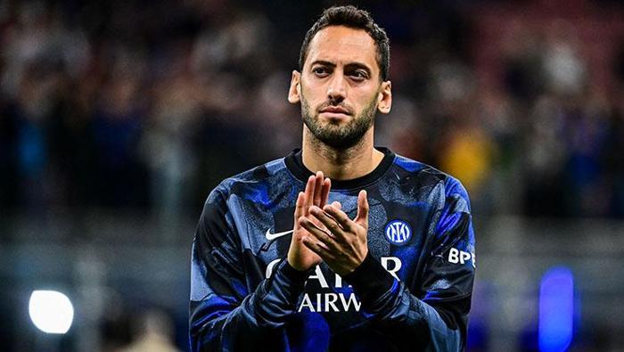 Galatasarayda Hakan Çalhanoğlu için tarih netleşti Transferde yine, yeniden masaya oturuluyor