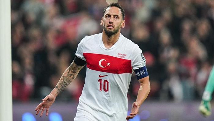 Galatasarayda Hakan Çalhanoğlu için tarih netleşti Transferde yine, yeniden masaya oturuluyor