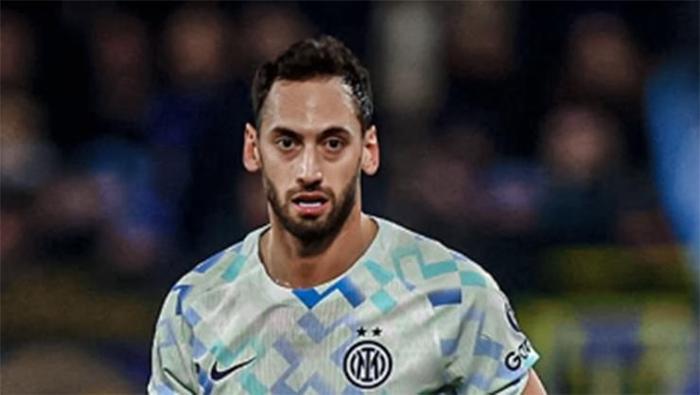 Galatasarayda Hakan Çalhanoğlu için tarih netleşti Transferde yine, yeniden masaya oturuluyor