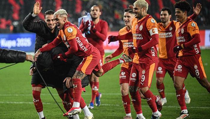 Galatasaray-Trabzonspor maçını spor yazarları değerlendirdi Çölde yağmur bekler gibi bekliyor | Kazanılamayacağı belli olan bir maç