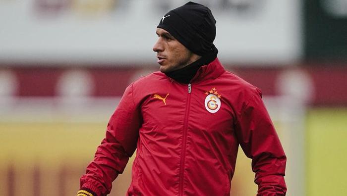 Torreira daha ileriye