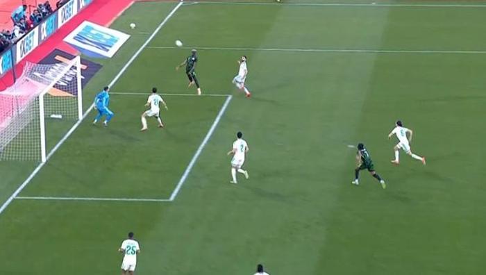 Kuş değil, uçak değil, Superman değil: O Osimhen Afrika kıtasını sallıyor: Dünyayı peşinden sürüklüyor