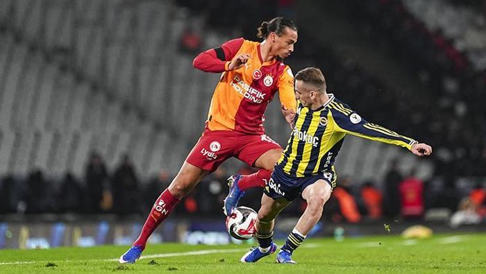 Hasan Şaş Galatasaray-Fenerbahçe derbisi sonrası bombaladı Oyuncular maç seçiyor, gerçeklerle yüzleşmekte zorlanılıyor