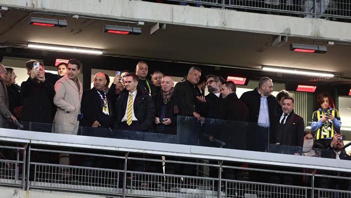 Galatasaray-Fenerbahçe derbisinde olay kavga Yöneticiler birbirine girdi: Seremoni tartışması büyüdü