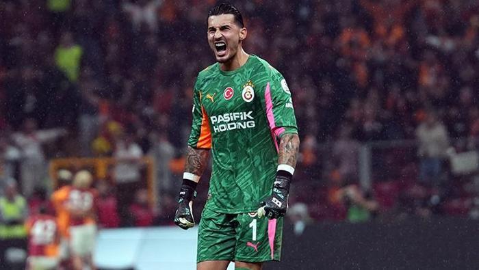 Galatasarayda Uğurcan Çakır depremi Derbide yedek kaldı hamleyi hemen yaptı