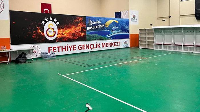 Fethiyede spor salonu Galatasaray için soyunma odasına çevrildi