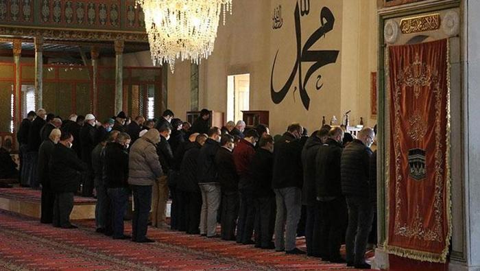 Miraç kandilinde nasıl namaz kılınır Miraç gecesi 2, 12, 100 rekat namazlar nelerdir