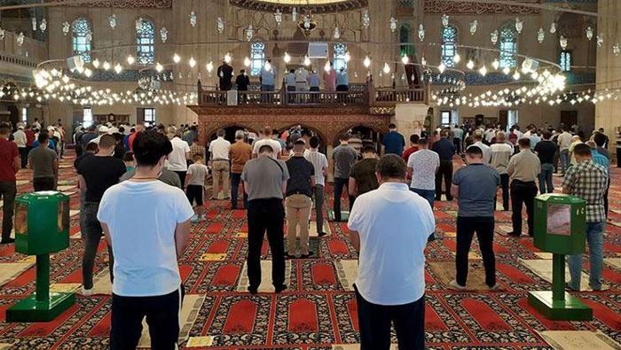 Miraç kandilinde nasıl namaz kılınır Miraç gecesi 2, 12, 100 rekat namazlar nelerdir