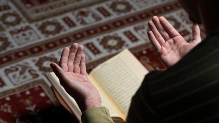 İstiğfar Duası Türkçe Okunuşu ve Anlamı - Miraç Kandili gecesi okunacak tevbe istiğfar duası Arapça yazılışı