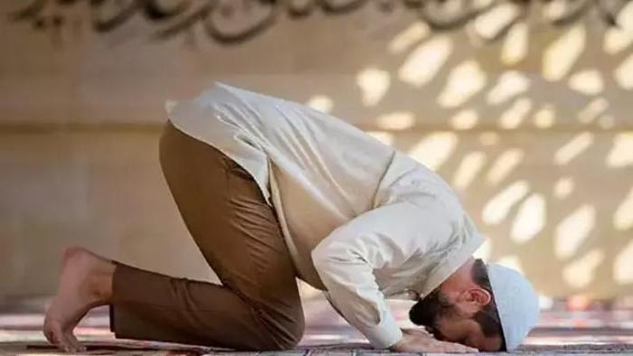 Dilek Duası Türkçe Okunuşu ve Anlamı - Miraç Kandili gecesi okunacak dilek ve istek duası Arapça yazılışı