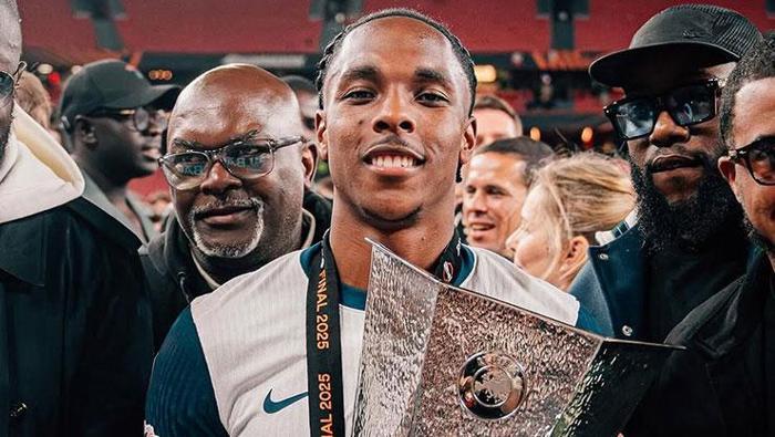 Fenerbahçe, forvet için gözünü Premier Ligin yıldızına çevirdi Görüşmeler başladı...