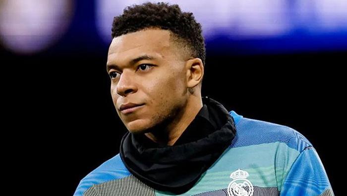 FUTBOLCULAR ŞAŞIRDI