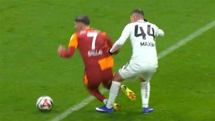Galatasaray - Gaziantep FK maçının tartışmalı pozisyonlarına Trio noktayı koydu: Oyundan ihraç edilmeliydi