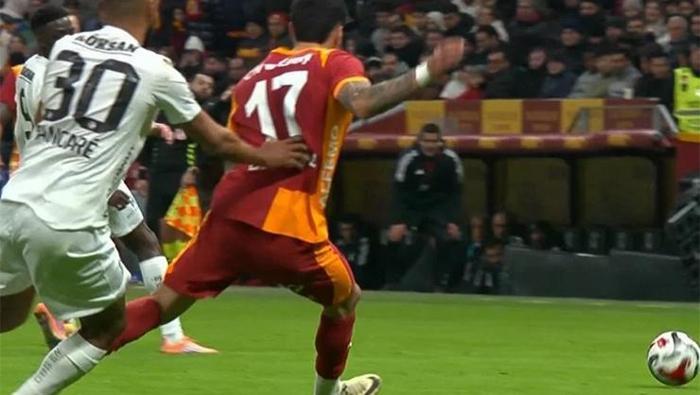 Galatasaray - Gaziantep FK maçının tartışmalı pozisyonlarına Trio noktayı koydu: Oyundan ihraç edilmeliydi
