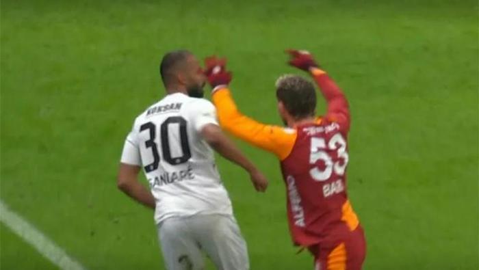 52. dakikada Barış Alper ve Sangare gerginliği