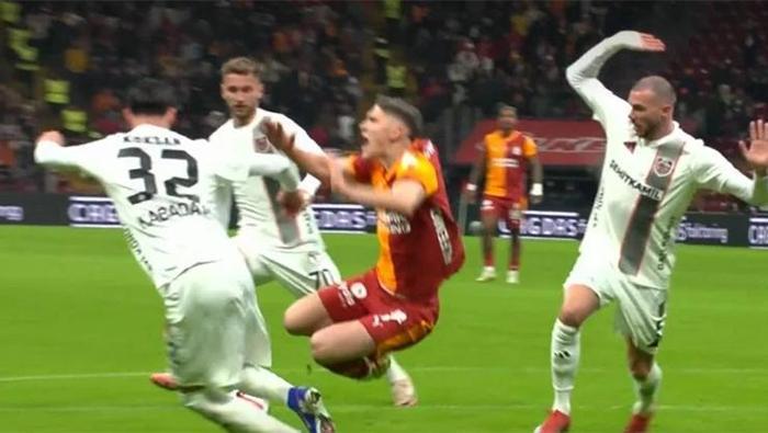 62. dakikada Sallai ceza alanında yerde kaldı