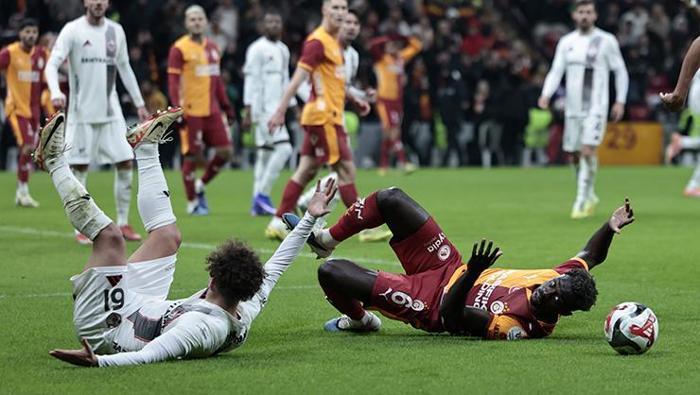Takımı taşıyan değil tüm takımın taşıdığı bir yük Galatasaray-Gaziantep FK maçını spor yazarları yorumladı Biri Okan Buruku uyarsın