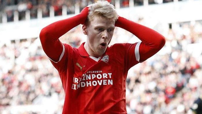 Galatasaray Jerdy Schoutena gitti Orta sahaya PSVnin kaptanı...