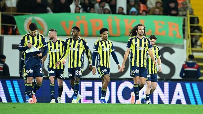 Spor yazarları Alanyaspor-Fenerbahçe maçını değerlendirdi Fenerbahçenin en zayıf halkası