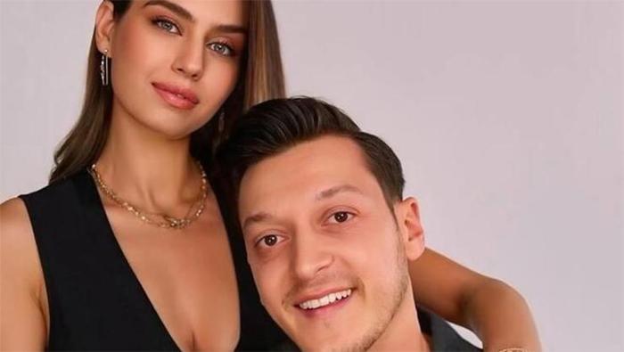 Mesut Özil ve eşi Amine Gülşeden müjdeli haber
