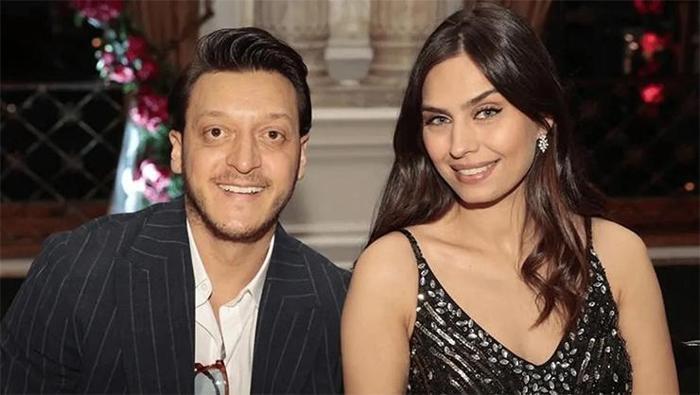 Mesut Özil ve eşi Amine Gülşeden müjdeli haber
