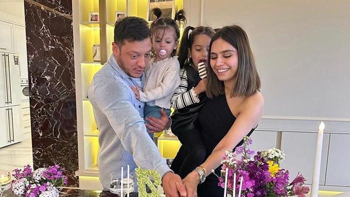 Mesut Özil ve eşi Amine Gülşeden müjdeli haber