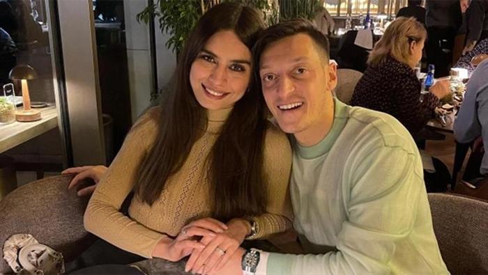 Mesut Özil ve eşi Amine Gülşeden müjdeli haber