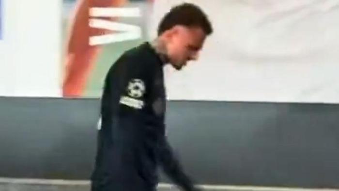 SEKEREK SOYUNMA ODASINA GİTTİ