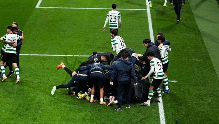 SON ŞAMPİYONA SÜRPRİZ