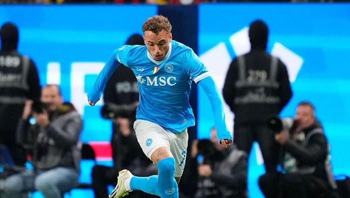 ÖZEL | Galatasarayın yeni transferi İstanbula geliyor Anlaşma sağlandı...