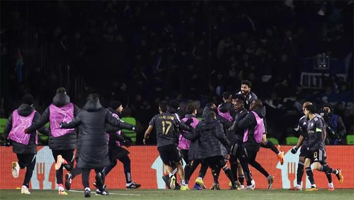 Karabağ tarih yazıyor Kenan Yıldızlı Juventus Mourinhonun Benficasını üzdü | Şampiyonlar Liginde gecenin sonuçları