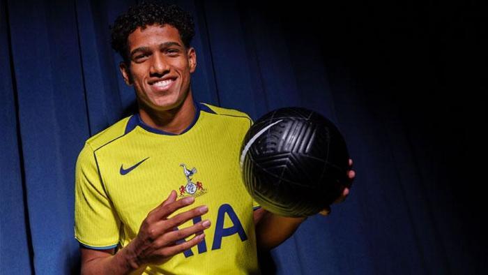 Souza (Sol bek) Santos --> Tottenham