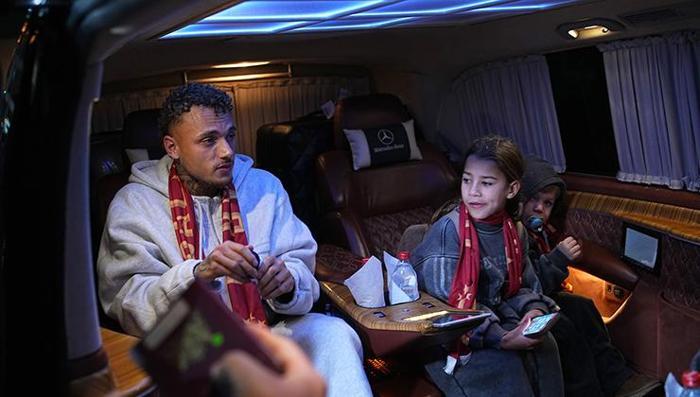 Transferde gece yarısı bombası: Noa Lang özel uçakla İstanbula geldi Taraftarlar havalimanına akın etti