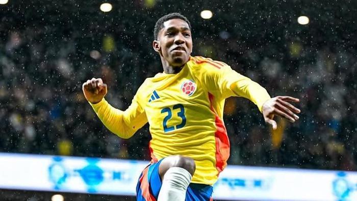 MUTLU SON ÇOK YAKIN