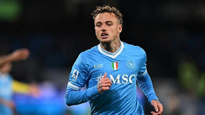 Sarı-kırmızılılara transfer sürecini anlatan Lang, Napoli'den ayrılmasındaki en büyük neden olan teknik direktörü Antonio Conte'yi gösterdi.