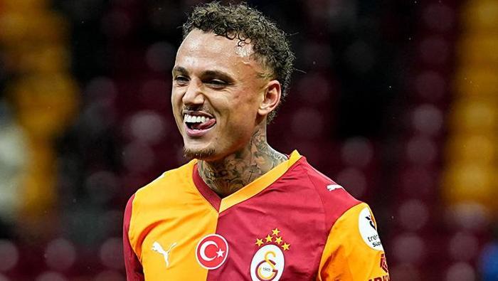 Lang hassas bir insan olduğunu ve Napoli teknik direktörü Conte tarafından adil davranılmadığını hissettiğini söyledi ve şöyle devam etti: