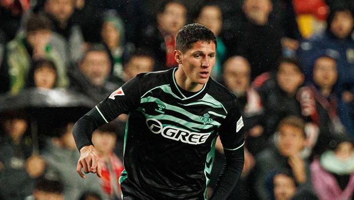 HEDEF SERGI ALTIMIRA
Orta sahaya önemli bir takviye yapma hedefiyle çalışmalarını sürdüren Sarı-Kırmızılılar, bu kez de rotayı İspanya’ya çevirdi. Son günlerde benzer profilde oyuncularla ilgilenen Cim Bom’un gündeminde yine 24 yaşında bir futbolcu var. Barcelona La Masia’dan çıkan ve Real Betis’te yıldızını parlatan Sergi Altimira, Galatasaray’ın teklif götürdüğü son isim oldu.