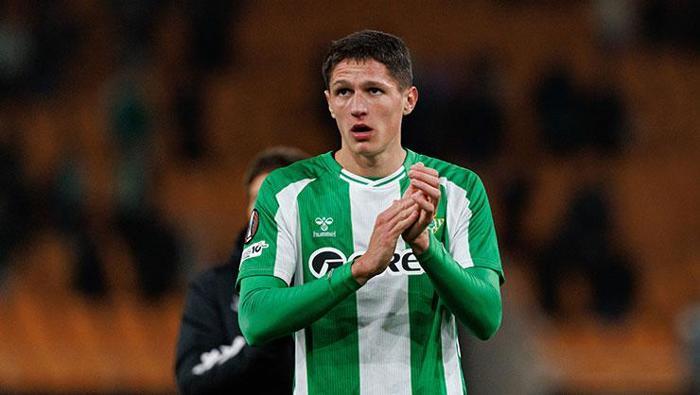 GÖZLER DURSUN ÖZBEK'TE
Galatasaray ise satın almanın opsiyona bağlı olmasını talep ediyor. Konuşulan bonservis bedeli ise 18-20 milyon Euro civarında. Başkan Dursun Özbek’in tavrı bu transferde belirleyici olacak.