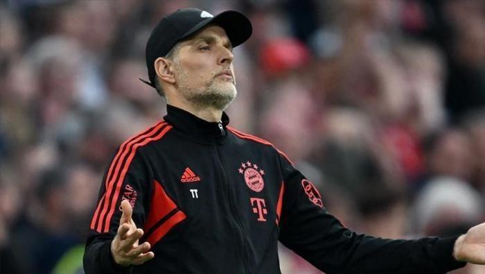 'TUCHEL İLE İLİŞKİSİ İYİ DEĞİLDİ'
Tuchel ile ilişkisi iyi değildi, çünkü onu Leverkusen maçında yanlış pozisyonda (sol bek) oynattı ve 3-0 kaybettiler. Bu onun ilk başlangıcıydı, ardından sakatlandı ve bir daha geri dönmedi.