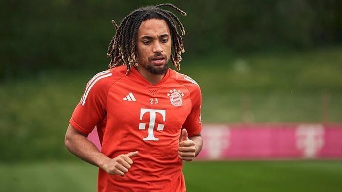 'BAYERN ONU DAHA ERKEN SATMAK İSTERDİ'
Sağda Konrad Laimer son iki yılda anahtar bir oyuncu haline geldi, bu da biraz şaşırtıcıydı. Kompany kamuoyunda olumsuz bir şey söylemekten kaçındı, ancak Bayern ondan para kazanmak için onu daha erken satmak isterdi.