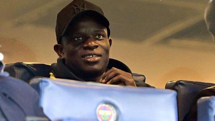 KANTE KADIKÖY'DE
Ziraat Türkiye Kupası C grubu üçüncü maçında Fenerbahçe ile Erzurumspor FK takımları, Chobani Stadı'nda karşılaştı. Fenerbahçe'nin yeni transferi N'Golo Kante mücadeleyi tribünden takip etti. Fransız yıldızın Suudi Arabistan'ın Al İttihad takımından Fenerbahçe'ye transferinde Cumhurbaşkanı Recep Tayyip Erdoğan kritik rol oynamıştı. Sarı-Lacivertli yönetim imzanın ardından sosyal medya hesaplarından Cumhurbaşkanı Erdoğan'a teşekkür açıklaması yapmıştı.