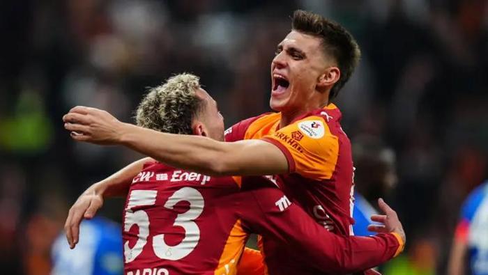 PERFORMANSI
Bu sezon Galatasaray'da 13 karşılaşmada forma giyen Kazımcan Karataş 2 asist yapmayı başardı.