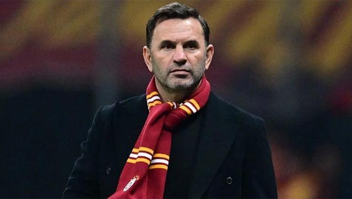 Okan Hoca’nın kafasındaki plana göre merkez orta sahada Singo gibi önemli bir alternatif de var. Boey’in gelmesiyle Singo’yu merkeze kaydırmak isteyen sarı kırmızılı ekibin teknik patronunun bu bölgedeki eli çok güçlü. Torreira, Lemina, Sara ve İlkay da bu bölgede forma rekabetine girecek isimlerden.