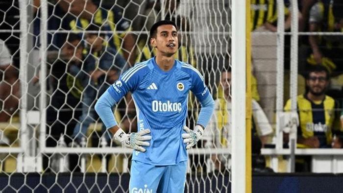 İRFAN CAN EĞRİBAYAT
Fenerbahçe'de 3. kaleci konumuna gerileyen İrfan Can Eğribayat, Samsunspor'a satın alma opsiyonuyla kiralandı. Samsunspor, sezon sonunda İrfan Can Eğribayat'ın opsiyonunu kullanması halinde Fenerbahçe'ye 1.2 milyon euro ödeyecek.